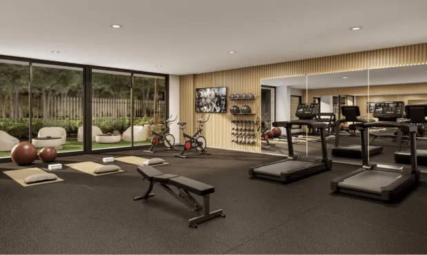 Gimnasio de Element con trotadoras, bicicletas de spinning y ventanal al jardín
